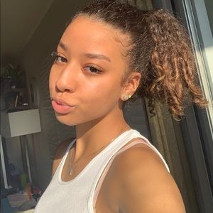 Meet your Posher, Alyssa